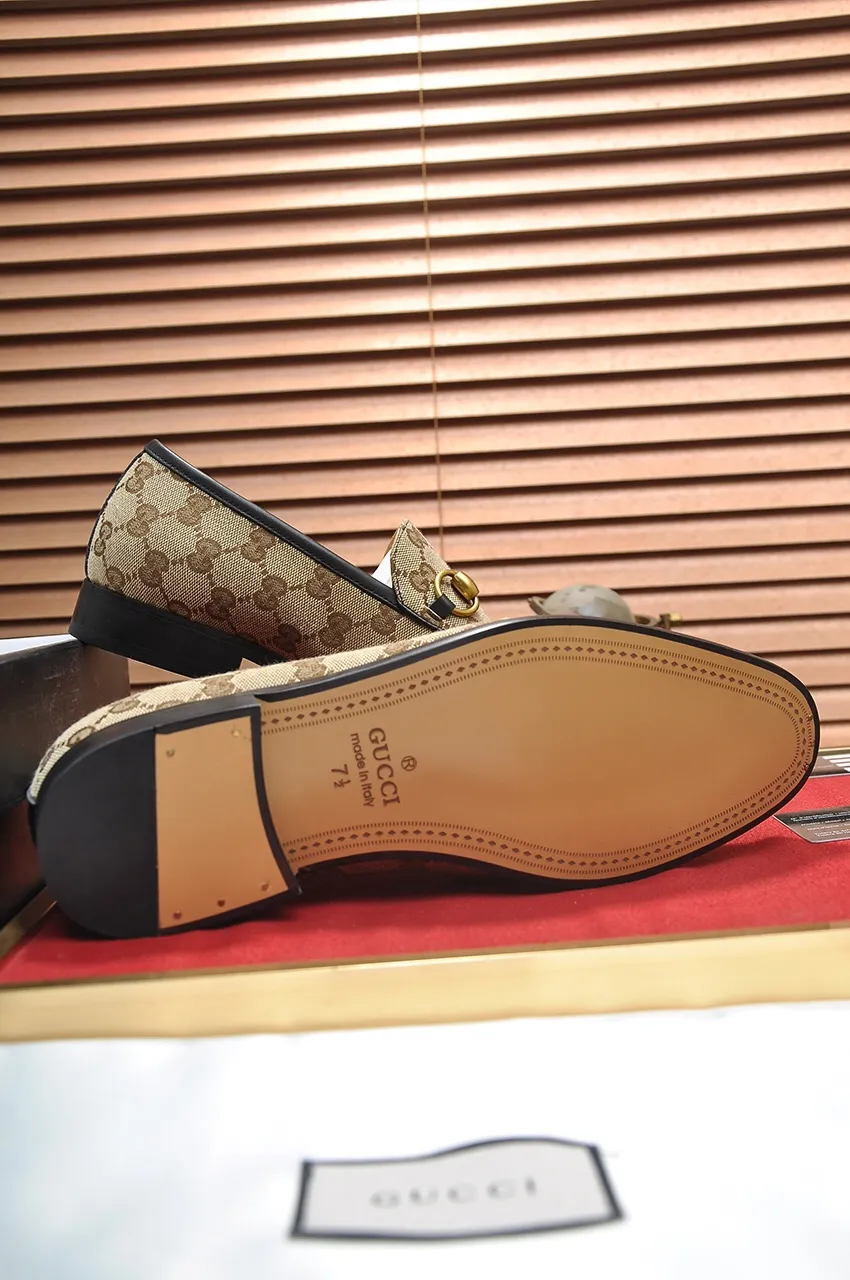 Men's shoes💰500💶Italy's top luxury men's shoe giant (GUCCI) (Gucci) (full cowhide lining) new arrival🍃Original European style🔰 Pleasant to the eye😍In order to make the shoes more durable and non-deformable🌀The production continues to follow traditional methods but there is still no lack of innovation💪Choose original sheepskin for the leather♻️ Smooth and natural And extra bright ⭐Made of imported cowhide, the first choice of rich people 38-45 (45 customized)